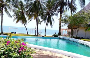 Outdoor pool - Lux 1-Bed Studio with Patio (Malindi)