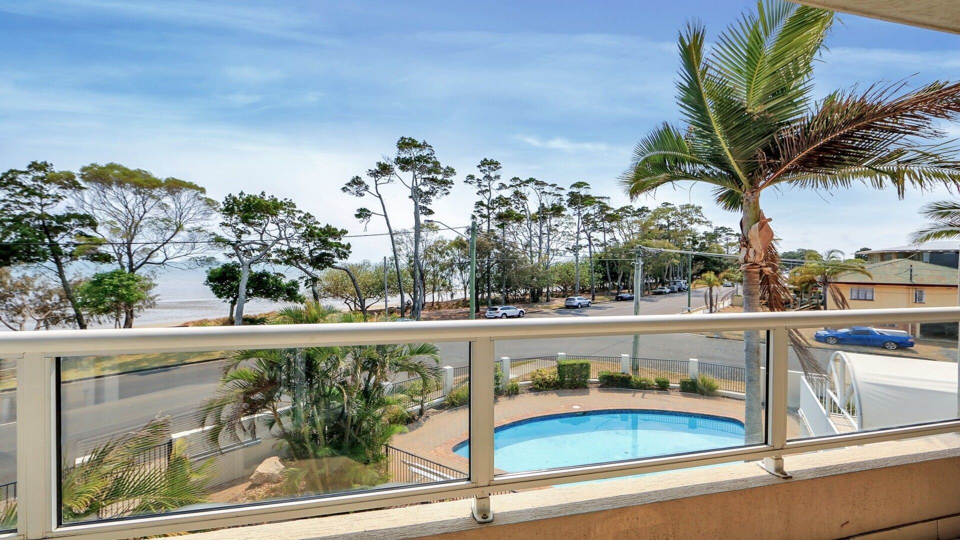 Position Perfect - Holiday unit with aircon, balcony, ocean views, swimming pool and much more!