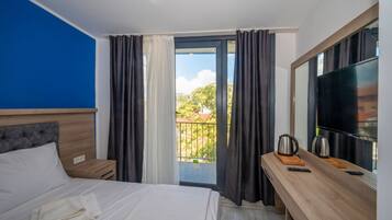 Hochwertige Bettwaren, Minibar, Zimmersafe, Schreibtisch