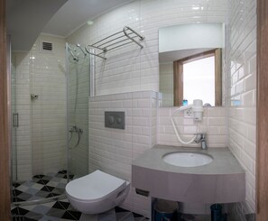Dusche, Regendusche, kostenlose Toilettenartikel, Haartrockner