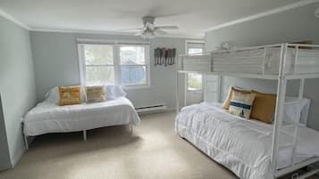 3 habitaciones, escritorio, tabla de planchar con plancha y wifi gratis