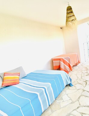 4 bedrooms, iron/ironing board, travel cot, free WiFi - 4 bedroom villa with sea view and swimming pool near St Tropez (La Croix-Valmer)