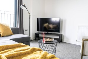 Apartment, 1 Queen Bed with Sofa bed | 1 bedroom, iron/ironing board, free WiFi, bed sheets - Livestay - One Bed Apt, Free Parking, Sleeps 4 (Slough)