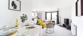 Livestay - One Bed Apt, Free Parking, Sleeps 4