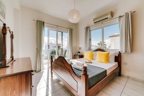 3 quartos, ferros/tábuas de passar roupa, Wi-Fi, roupa de cama