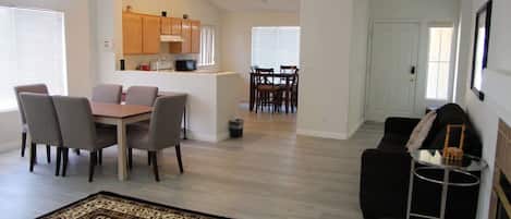 Fernseher, Kamin, Arbeitsbereiche