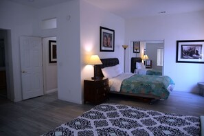 3 habitaciones, escritorio, tabla de planchar con plancha y wifi 