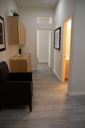 Interior - Vegas House Clean 3bdr near Strip Cozy Pets EV 40A Charger (Las Vegas)