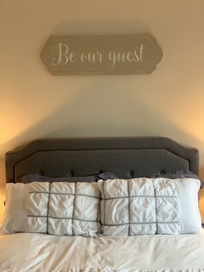 1 bedroom, desk, travel cot, free WiFi