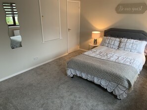 1 bedroom, desk, travel cot, free WiFi
