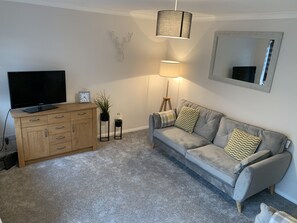 Smart TV - Maple Cottage- A Luxury Lake District Retreat (Windermere)