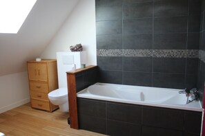 Bathtub, hair dryer, towels