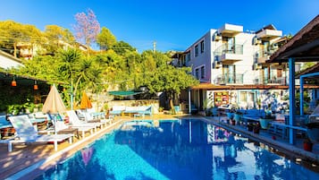 Habitación triple clásica | Artículos del minibar gratis y wifi gratis