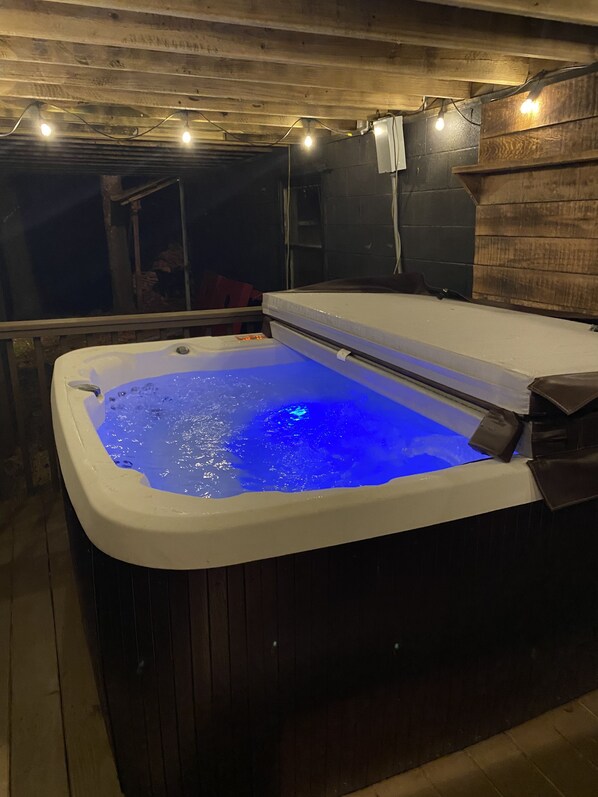 Indoor spa tub