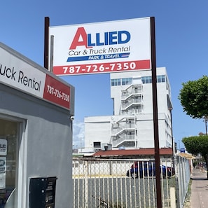 A building with a sign for Allied Car & Truck Rental. - Sea Rentals at Dalia 15 (Carolina)