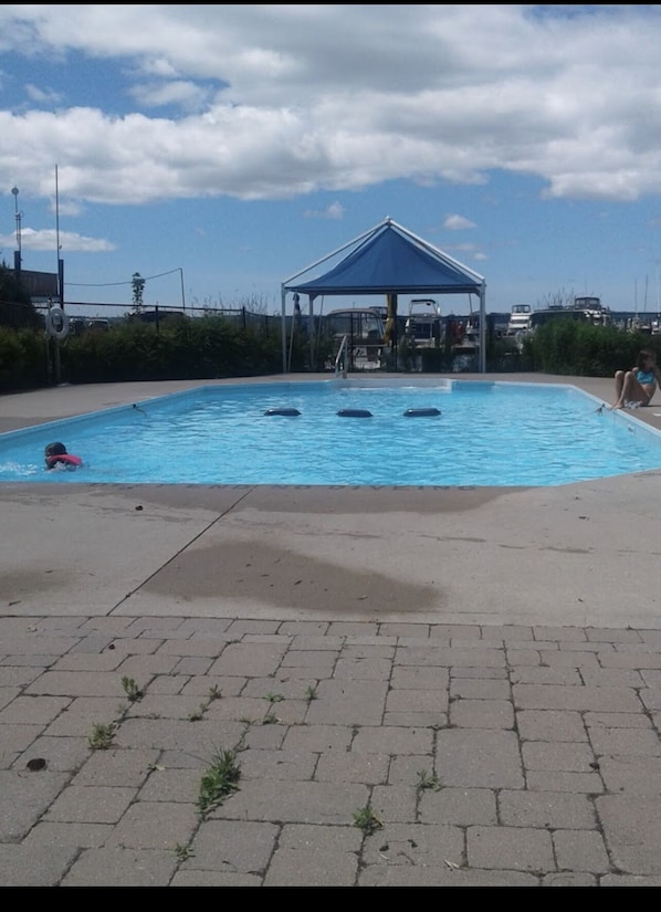 Piscine extérieure, piscine chauffée