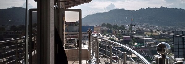 遮光カーテン、防音設備、アイロン / アイロン台、WiFi (無料)