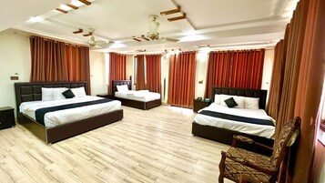 Family Studio Suite | Blackout drapes, soundproofing, iron/ironing board, free WiFi