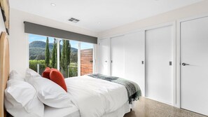 3 bedrooms, WiFi, bed sheets