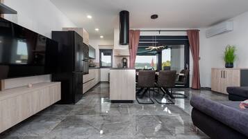 Villa, 4 Schlafzimmer, eigener Pool, Meerblick | Eigene Küche | Mikrowelle, Ofen, Geschirrspüler, Wasserkocher mit Kaffee-/Teezubehör