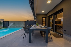 Villa, 4 chambres, piscine privée, vue sur la mer | Balcon
