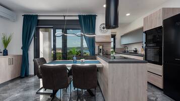 Villa, Mehrere Schlafzimmer, eigener Pool, Meerblick | Eigene Küche | Mikrowelle, Ofen, Geschirrspüler, Wasserkocher mit Kaffee-/Teezubehör