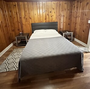 2 bedrooms, desk, iron/ironing board, WiFi - Cozy cottage located in Tavares near Mt Dora (Tavares)