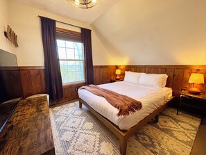 2 bedrooms, desk, free WiFi, bed sheets - Mountaintop Cabin with a Private Sauna (Max Meadows)