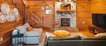 Amazing Views - Mountaintop Cabin w/ Private Sauna and Outdoor Fire Pit