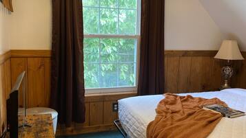 2 bedrooms, desk, free WiFi, bed sheets