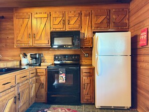 Fridge, microwave, oven, stovetop - Mountaintop Cabin with a Private Sauna (Max Meadows)