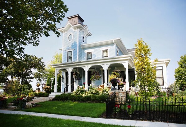 Exterior - The Lilley Mansion Bed & Breakfast (Spring Lake)