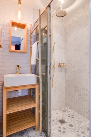 尊尚公寓, 獨立浴室, 庭園景 | 浴室