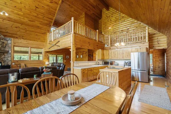 Interior - Tranquil cabin on the Pine River (Tustin)