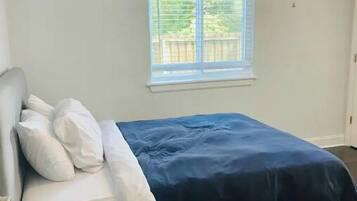 2 habitaciones, escritorio, tabla de planchar con plancha y wifi gratis