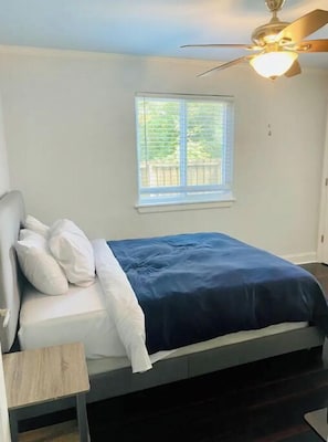 2 habitaciones, escritorio, tabla de planchar con plancha y wifi gratis