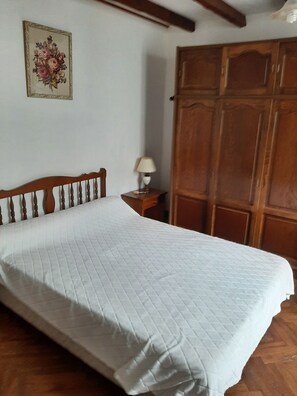 1 chambre, fer et planche à repasser, Wi-Fi gratuit