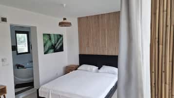 Egyptian cotton sheets, premium bedding, minibar, desk