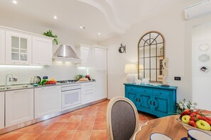 Réfrigérateur, micro-ondes, four, lave-vaisselle