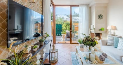 A Luxury 2 Bedrooms Villa with Garden and Private Jacuzzi by the beach of Torvaianica and Campo Ascolano