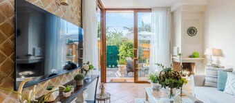 A Luxury 2 Bedrooms Villa with Garden and Private Jacuzzi by the beach of Torvaianica and Campo Ascolano