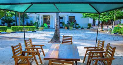 Dar es Salaam-sleeps8-parking-garden-pet Friendly