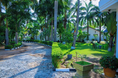 Dar es Salaam-sleeps8-parking-garden-pet Friendly