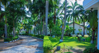 Dar es Salaam-sleeps8-parking-garden-pet Friendly