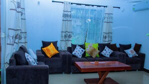 Villa | Living area - Dar es Salaam-sleeps8-parking-garden-pet Friendly (Dar es Salaam)