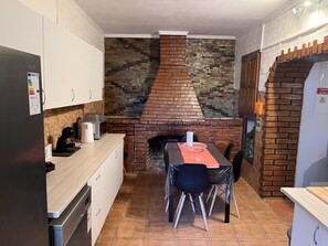 Dining - Yellow House (LOULÉ)