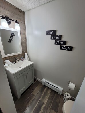 Combined shower/bathtub, towels, toilet paper