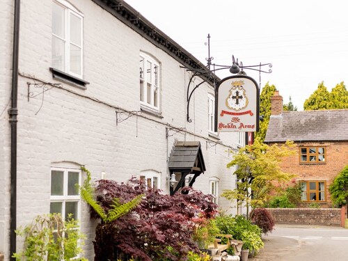 Superb space in the idyllic village of Loppington - Pass the keys