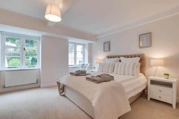 2 chambres, fer et planche à repasser, Wi-Fi gratuit, draps fournis