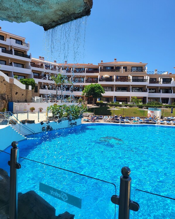 Utendørsbasseng og et oppvarmet basseng